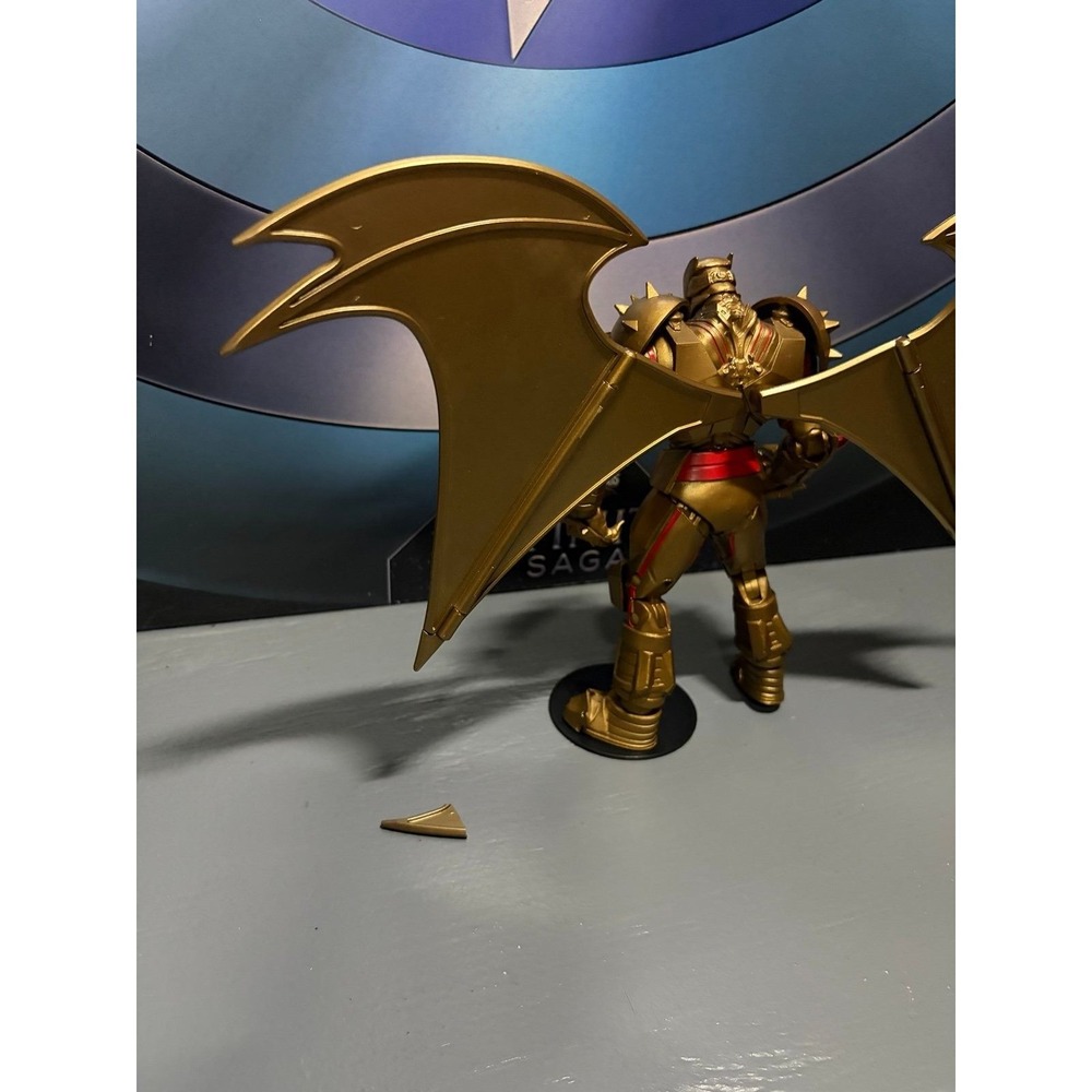 Mcfarlane DC Multiverse - Batman (Gold Hellbat Suit) - Picture 7 of 10